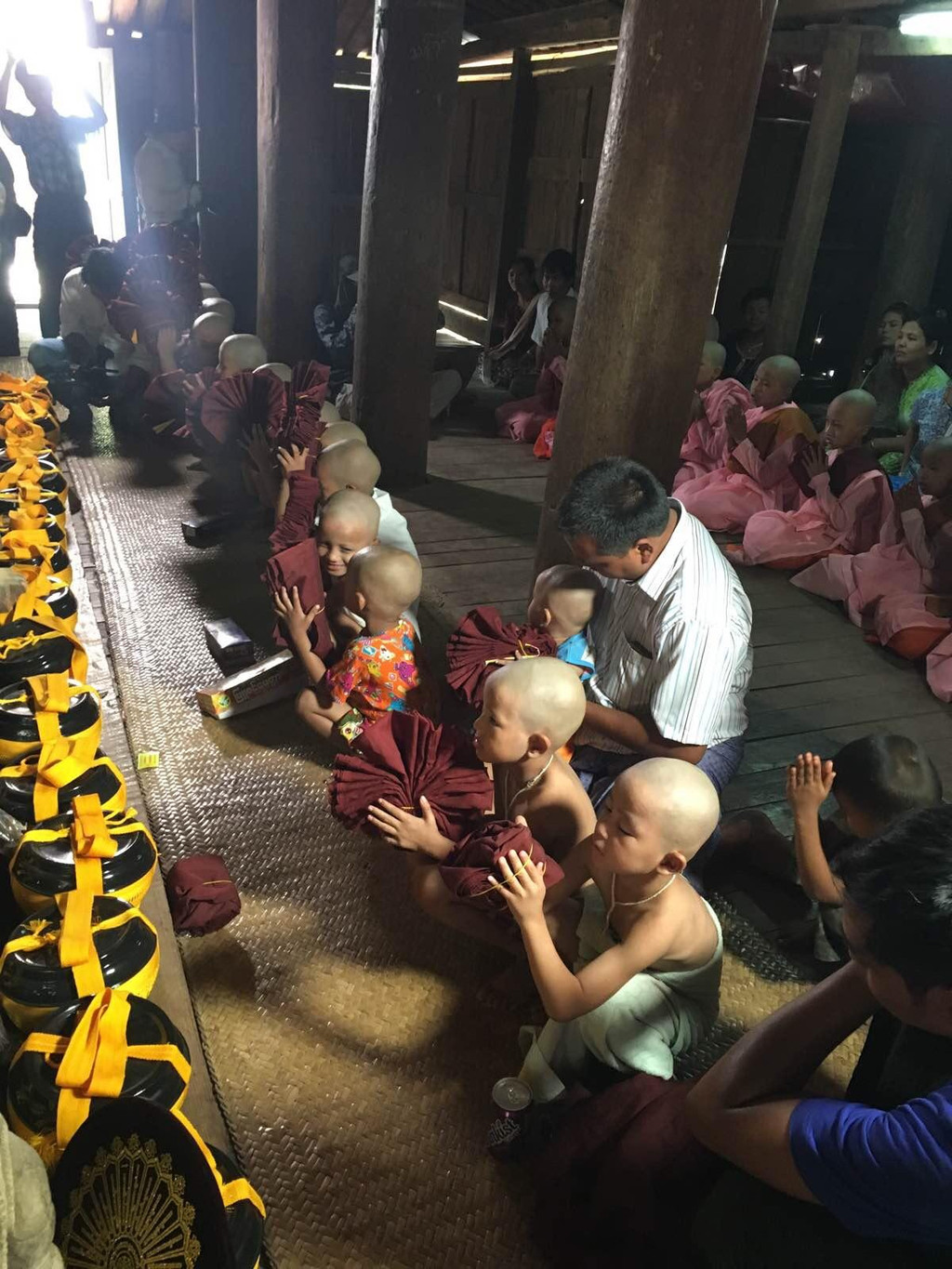 缅甸孩童集体出家仪式