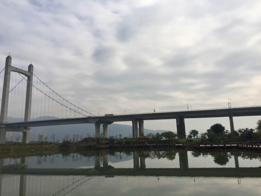 福州花海公园(鳌峰洲大桥—会展岛段),位于南江滨东大道,东起魁岐
