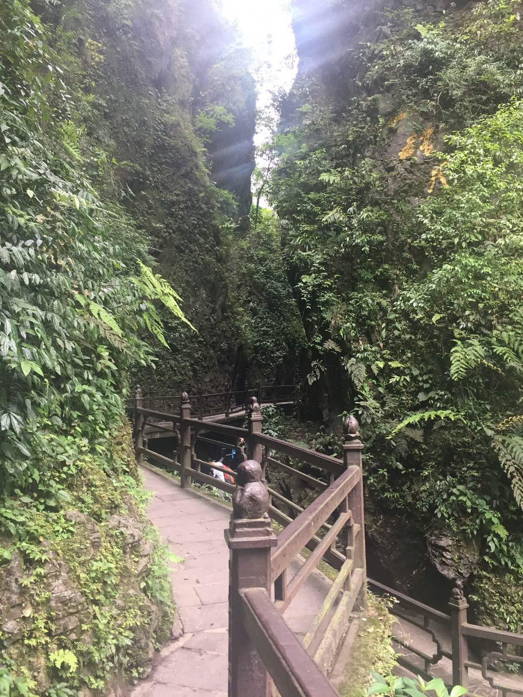 峨眉山一线天