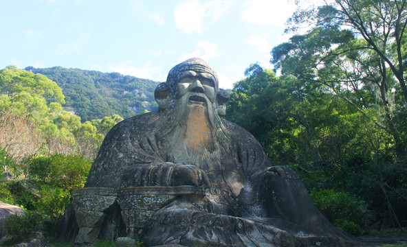 老君岩,号称该山最大亮点,是我国现存最大,雕技最绝,年代醉酒的道教