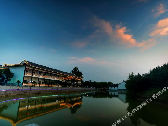 昆仑雅居度假酒店(郑州雁鸣湖风景区店)2晚 享酒店双人温泉 自行车