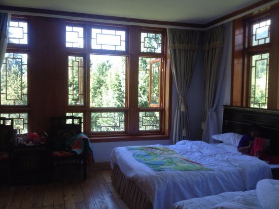 林芝鲁朗花海森林别墅度假村预订价格,联系电