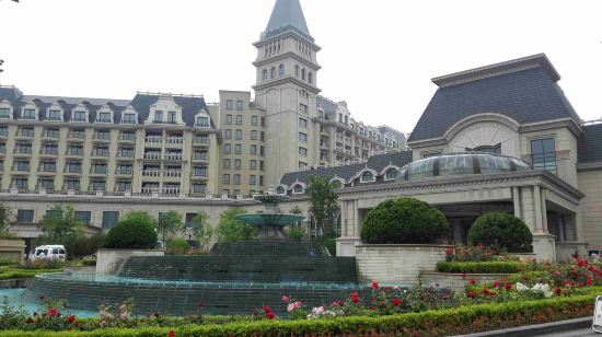 青岛金沙滩希尔顿酒店预订价格,联系电话\位置