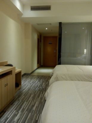 好!好! 唯一不足的就是隔音不好,走廊和隔壁房间的动静听得一清二楚.