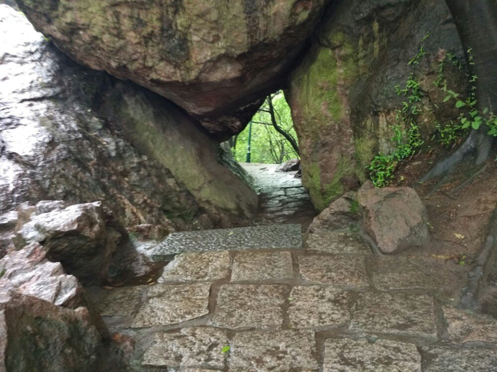 杭州宝石山宝淑塔,蛤蟆峰,玛瑙寺,西湖