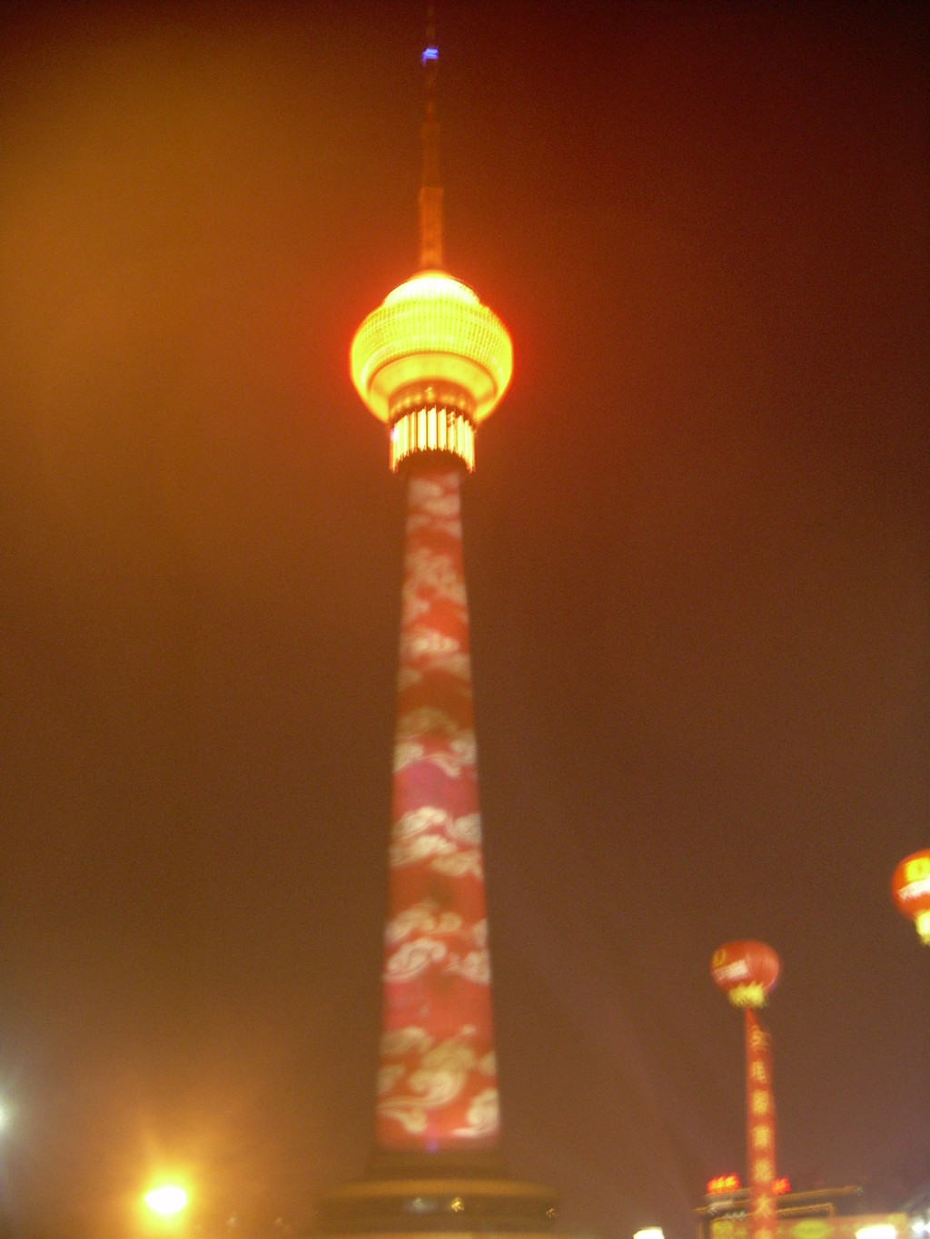 一直听说中央广播电视塔的夜景照明是一绝,曾被评为首都夜景照明工作