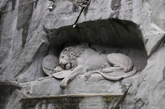 问答 结伴 周末游 口碑榜 特卖汇 狮子纪念碑,也叫垂死狮子像,一支箭