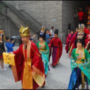 请问六月中旬去西安旅游天气热不热,谢谢