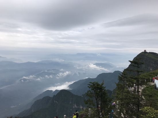 峨眉山金頂鄉懷裡酒店