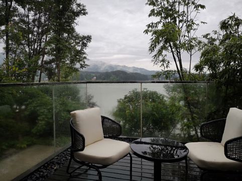 汉中红寺湖云缦山庄