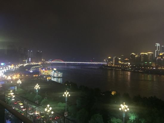 230e08000000383d5F517_W_550_412.jpg