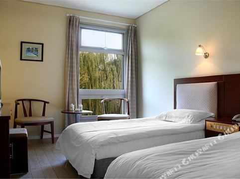 北京蟹岛绿色生态度假村住宿1晚(参考价值￥836起) 客房内含温泉泡池