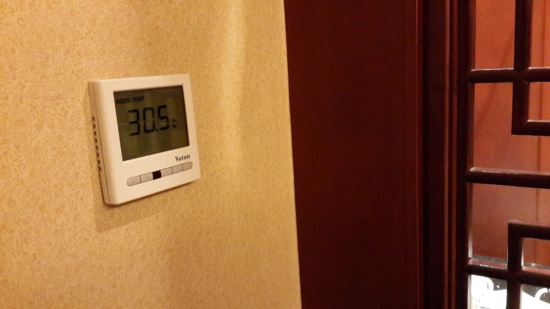 4.0分 房间温度太高,不能调,把空调关掉还超过30度.早餐选择少.